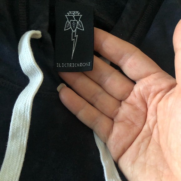 Electric and rose - Picture 2 of 3